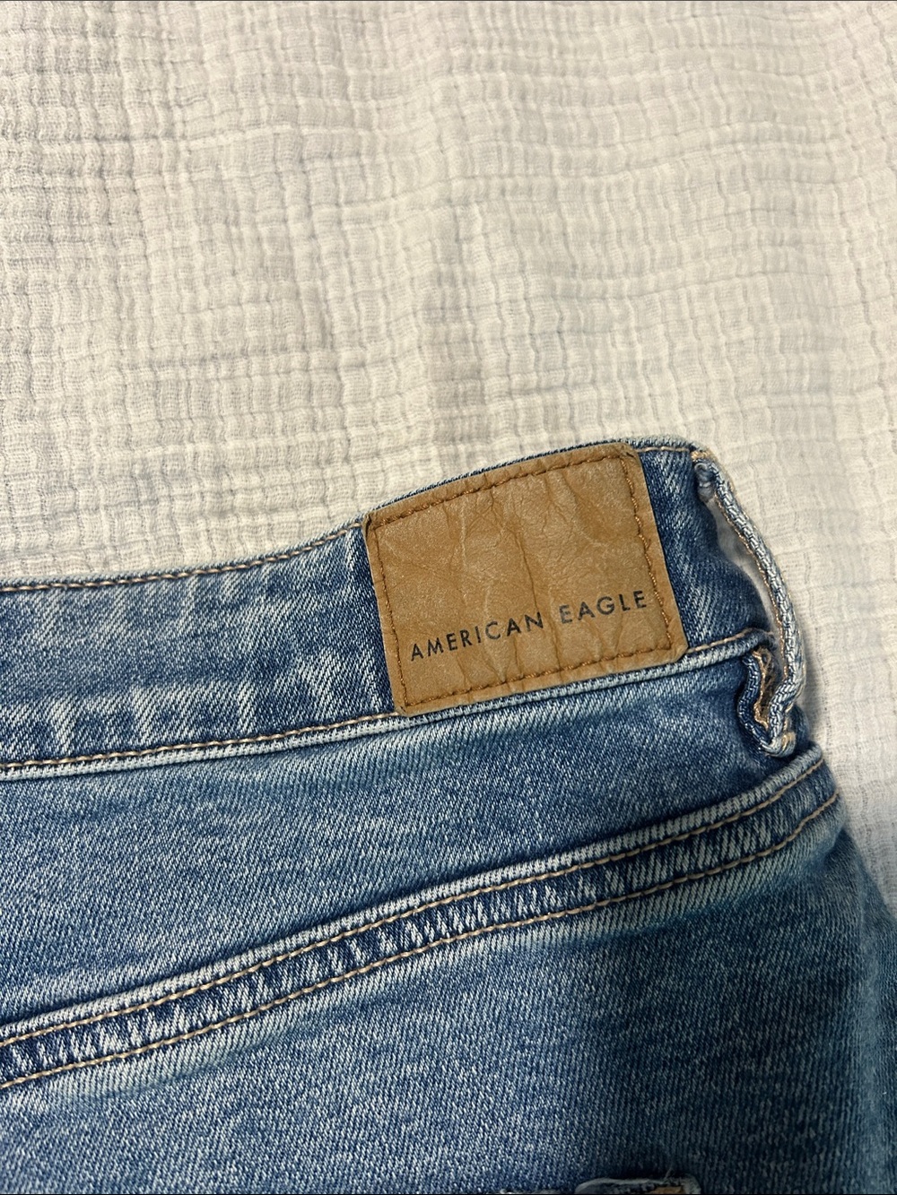 American Eagle Mom Jean Strigid  Lt Blue Ripped Slim-Straight Size 14 XSHORT - Picture 10 of 10